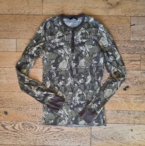 2000's Vintage Hurley Green Camouflage Long Sleeve Henley Tee cabincore gorpcore